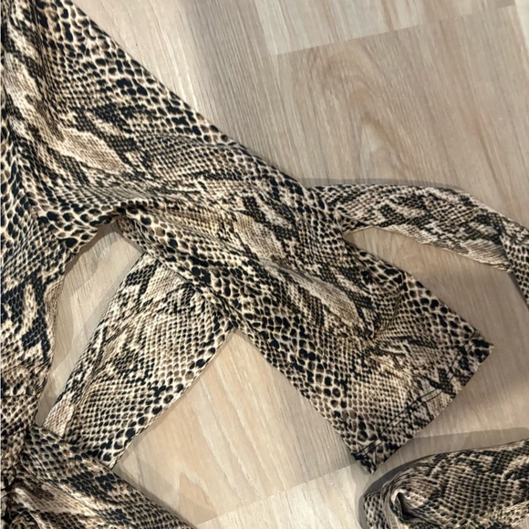 Le Chateau Snakeskin Robe with Faux Fur - Picture 9 of 9